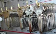 Locksmith Wirral cut keys on site 